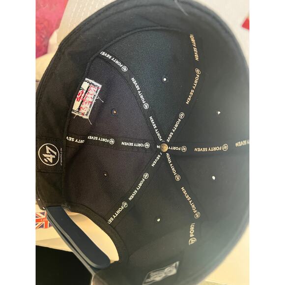 NWT Pennsylvania Quakers '47 Captain Snapback Hat - Picture 5 of 5